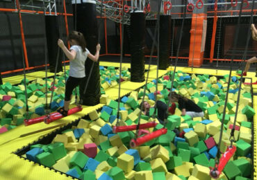 Zajęcia w ramach Dziecięcej grupy zajęciowej dla dzieci umieszczonych w rodzinach zastępczych w Parku Trampolin „FlyPark Rzeszów"