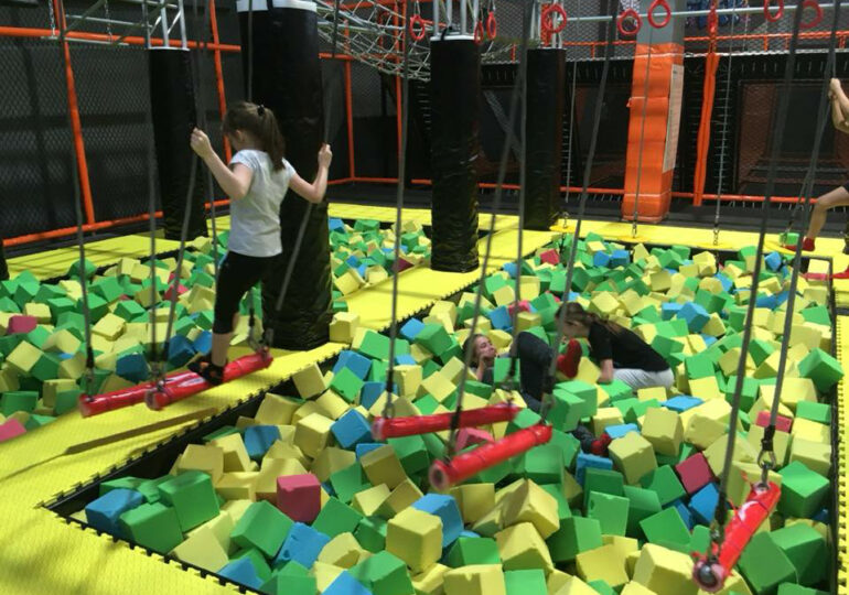 Zajęcia w ramach Dziecięcej grupy zajęciowej dla dzieci umieszczonych w rodzinach zastępczych w Parku Trampolin „FlyPark Rzeszów"