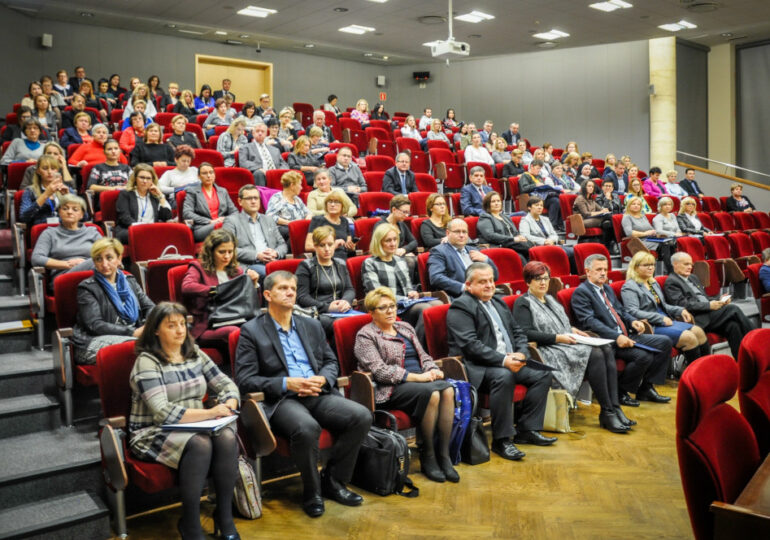 „Poznać, zrozumieć, wychować – dziecko w pieczy zastępczej”