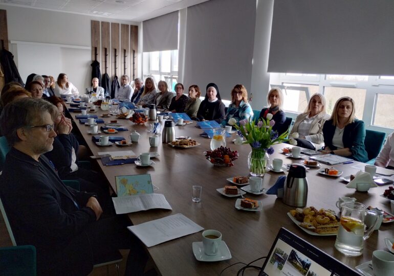 Spotkanie z jednostkami pomocy społecznej oraz wspierania rodziny i systemy pieczy zastępczej w powiecie rzeszowskim