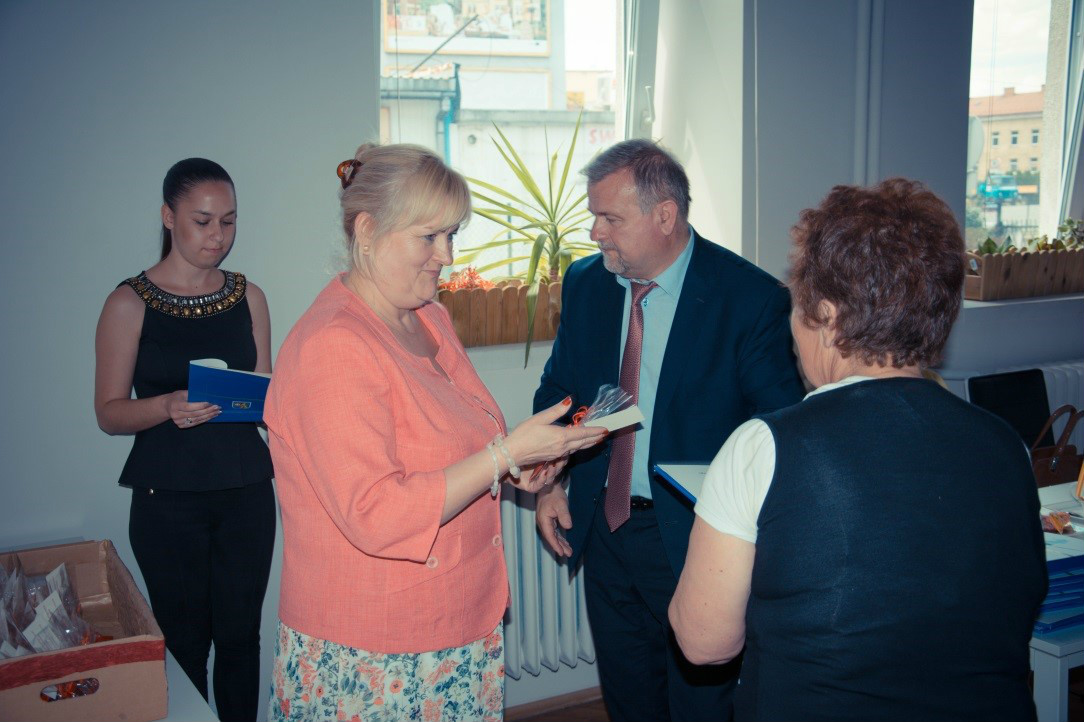 Podziękowania dla rodzin zastępczych składane przez Wicestarostę p. Marka Sitarza i Dyrektor PCPR w Rzeszowie p. Agnieszkę Gabrowską